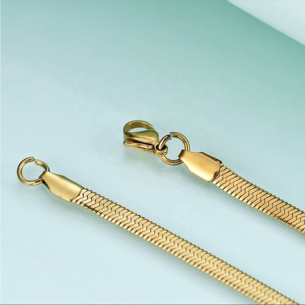 New Unisex Dainty 18K Gold Plated Choker Necklace - Picture 4 of 5